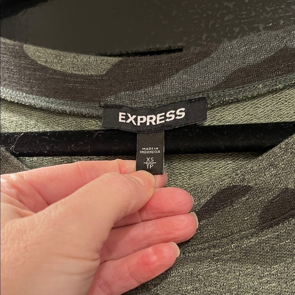 Express camo drawstring jumpsuit - Picture 2 of 3